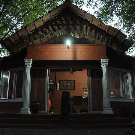 Krishnagiri Sunbird Garden Resort חדר תמונה
